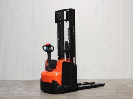 Toyota SWE140L - 1400 kg 