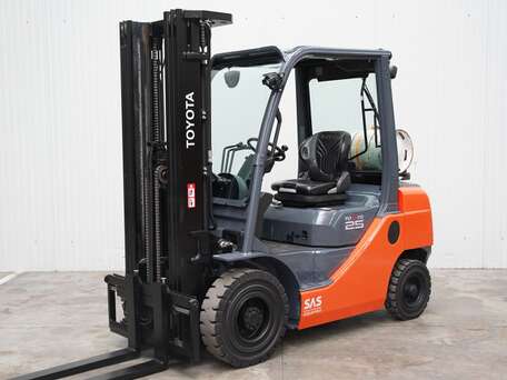 Toyota 02-8FGF25 - 2500 kg 