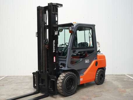 Toyota 02-8FGF30 - 3000 Kg 