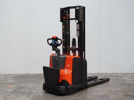 Toyota SWE140L - 1400 kg 