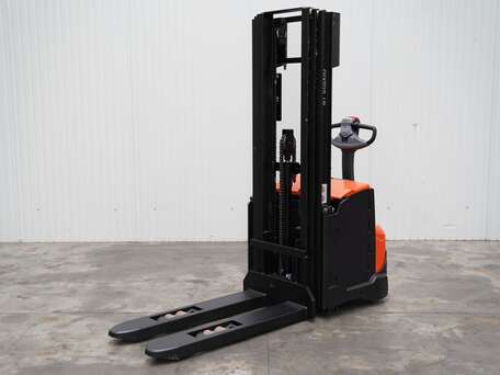 Toyota SWE140L - 1400 kg 